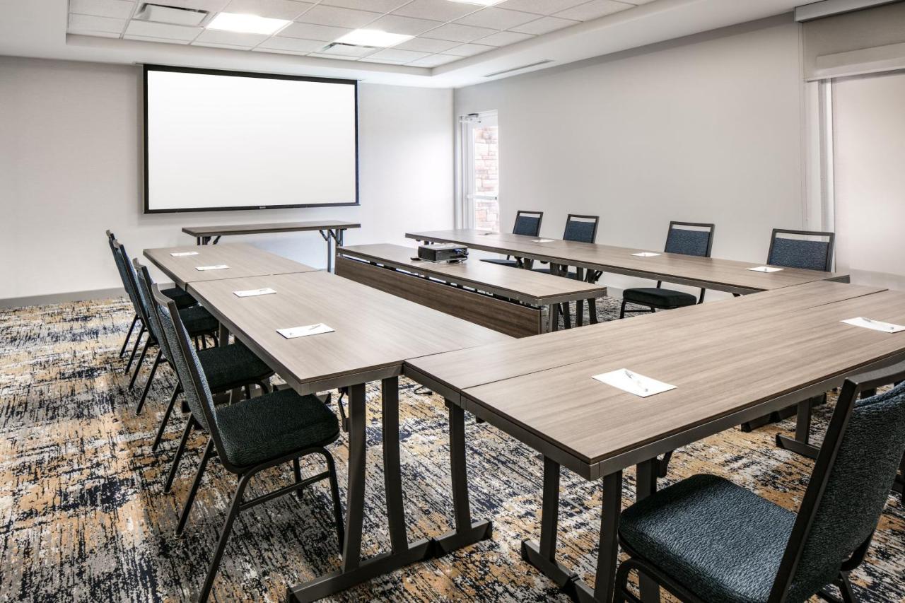 Towneplace Suites By Marriott Oconomowoc Zewnętrze zdjęcie
